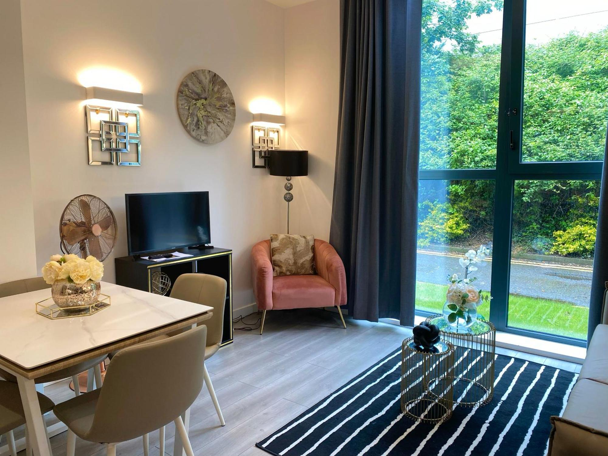 Newpointe Stunning 1-Bedroom Serviced Apartment Milton Keynes Luaran gambar